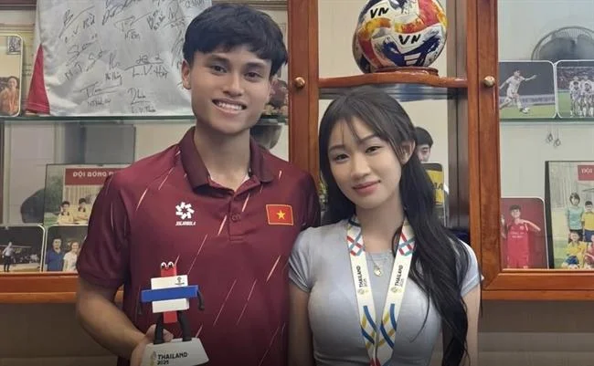 Đá Gà Cựa Sắt AW8